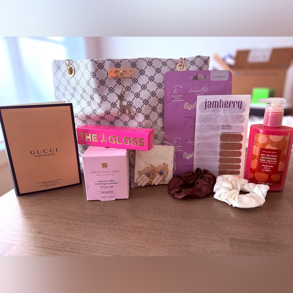 Women’s 10 Piece Bundle, Earrings, Jeffree Star, Bath & Body, Gucci, Apothecary
